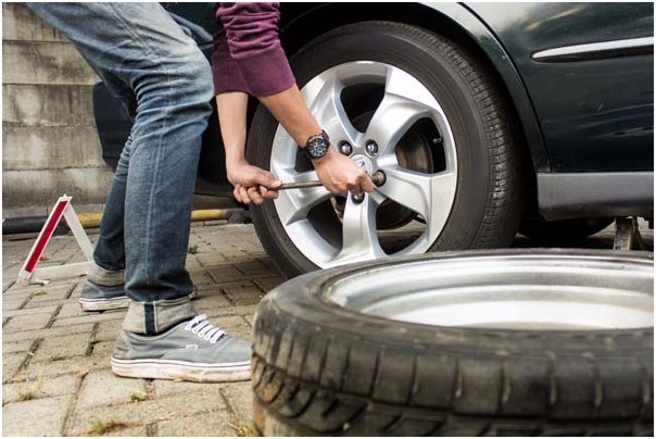 Tác động của lốp xe ô tô bị nứt đến an toàn giao thông - Carman - Dịch Vụ  Bảo Dưỡng Ô Tô Chuyên Nghiệp